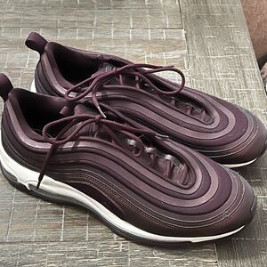 Nike low top burgundy sneakers